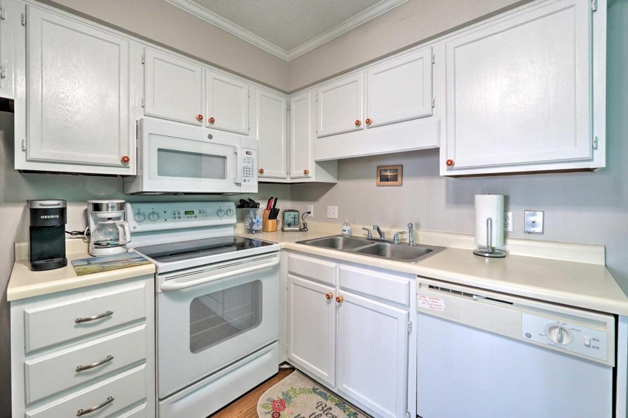Condo With Balcony And Pool Walk To 2 Beach Accesses! Carolina Beach Exterior photo